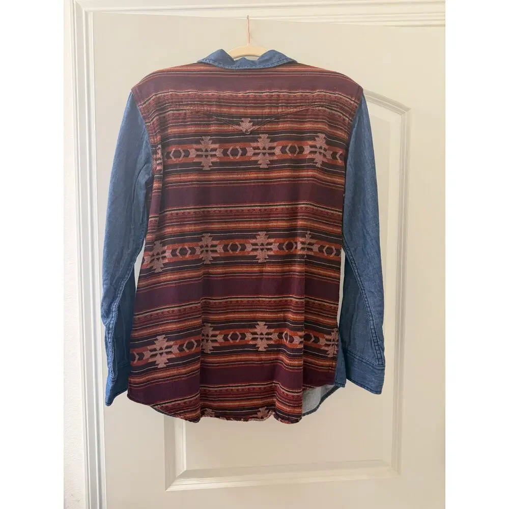 Wrangler Women's Small Retro Aztec Blanket Pattern Denim Boyfriend Snap Shirt
